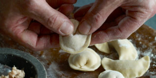 Nudeln selber machen Tortellini verschließen